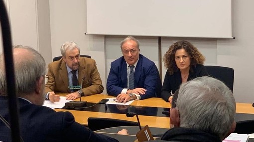 Pronto un tavolo di lavoro permanente sulle infrastrutture, Giuliano (Vado) e Olivieri (Provincia): "Inizia un grande lavoro di squadra" Pronto un tavolo di lavoro permanente sulle infrastrutture, Giuliano (Vado) e Olivieri (Provincia): "Inizia un grande lavoro di squadra"