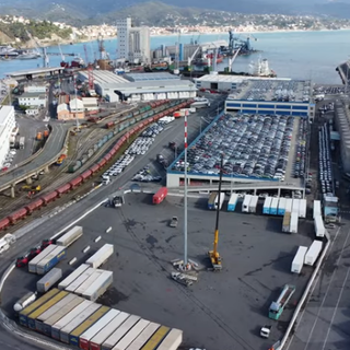 21 nuove torri faro per i porti di Savona e Vado 21 nuove torri faro per i porti di Savona e Vado