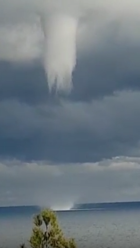 Tromba d'aria marina davanti a Sanremo Tromba d'aria marina davanti a Sanremo