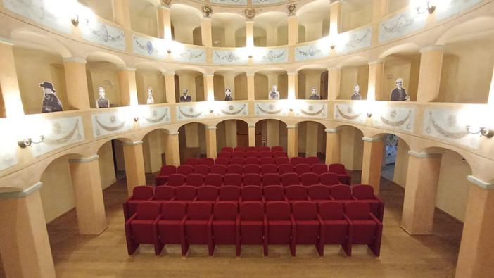 Finalborgo, al Teatro Aycardi ecco le poltroncine necessarie per proseguire nell'iter di riapertura Finalborgo, al Teatro Aycardi ecco le poltroncine necessarie per proseguire nell'iter di riapertura