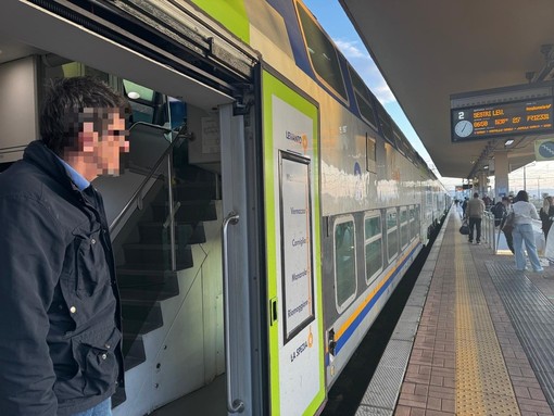 Loano, camion danneggia il passaggio a livello: disagi alla viabilità ferroviaria Loano, camion danneggia il passaggio a livello: disagi alla viabilità ferroviaria