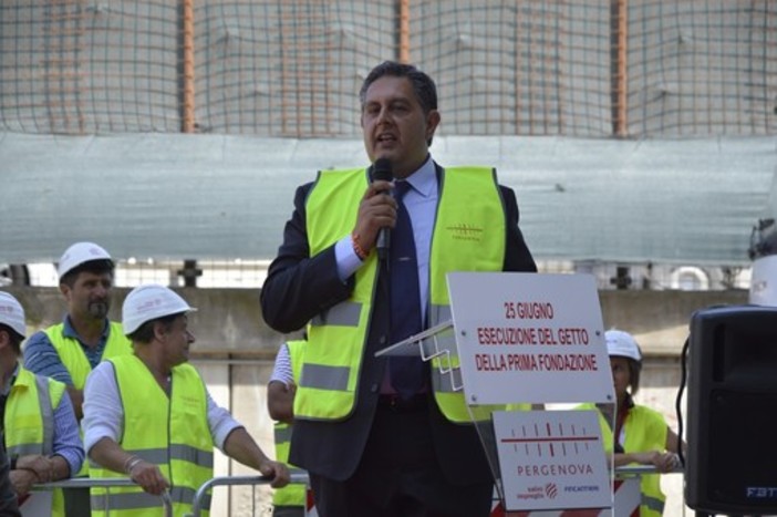 Infrastrutture, il presidente Toti risponde a Italia Viva: "No a nuovi commissari da Roma, poteri commissariali agli amministratori locali" Infrastrutture, il presidente Toti risponde a Italia Viva: "No a nuovi commissari da Roma, poteri commissariali agli amministratori locali"