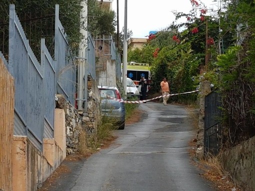 Trovato senza vita in una pozza di sangue ad Alassio, indagini dei Carabinieri Trovato senza vita in una pozza di sangue ad Alassio, indagini dei Carabinieri