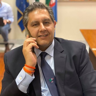 Covid, Toti sui vaccini: "Favorevole all'estensione del Green Pass, vivere sani in collettività è un diritto di tutti"