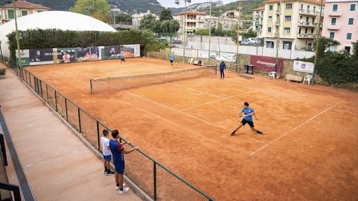 Finale, nuova convenzione per il tennis di Pia: lavori di ammodernamento e una struttura sempre più "aperta" ai finalesi e alle scuole