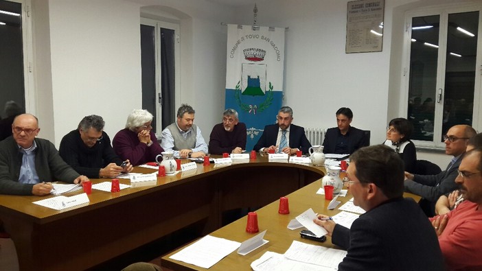 Sindaci, consiglieri e cittadini in difesa del Santa Corona, l'Unione Val Maremola approva la mozione: "Comune Pietra conferma la disponibilità alla ristrutturazione ospedale"