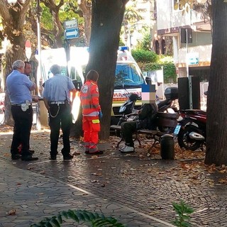 Albenga, ubriaca di prima mattina: donna soccorsa da Polizia Locale e Croce Bianca