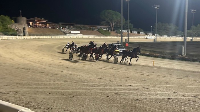 Villanova d’Albenga, l’ippodromo estivo unisce corse e passione per i cavalli Villanova d’Albenga, l’ippodromo estivo unisce corse e passione per i cavalli