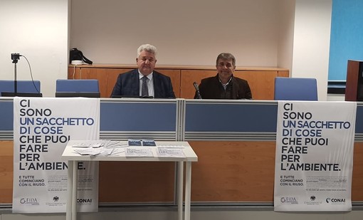 Al via la campagna di sensibilizzazione "Un sacchetto di cose da fare per l'ambiente" Al via la campagna di sensibilizzazione "Un sacchetto di cose da fare per l'ambiente"