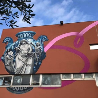 Albisola capitale della urban art: svelata l'opera sulla facciata della scuola della Massa