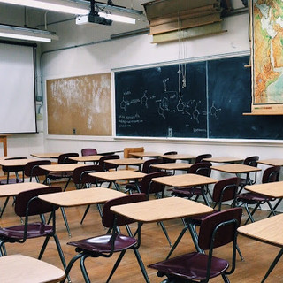Studenti a casa ma alcuni docenti e amministrativi a lavoro nelle scuole del savonese. Lugaro (Flc Cgil): "Cattiva informazione che ha creato confusione"