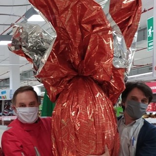 La Croce Rossa di Toirano dona uovo da 9 kg al Pronto Soccorso del Santa Corona (FOTO e VIDEO) La Croce Rossa di Toirano dona uovo da 9 kg al Pronto Soccorso del Santa Corona (FOTO e VIDEO)