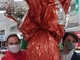 La Croce Rossa di Toirano dona uovo da 9 kg al Pronto Soccorso del Santa Corona (FOTO e VIDEO)