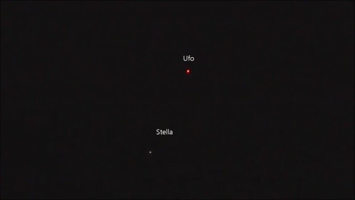 Luce ferma e lampeggiante nel cielo di Albisola: avvistato un ufo (VIDEO) Luce ferma e lampeggiante nel cielo di Albisola: avvistato un ufo (VIDEO)