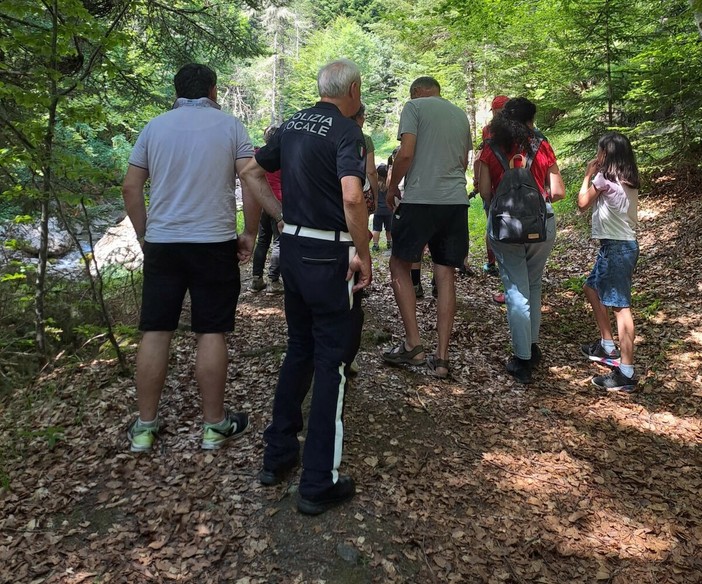 L’ufficio Educazione alla legalità del Comando di Polizia Locale di Albenga in visita a Upega, Terra Brigasca L’ufficio Educazione alla legalità del Comando di Polizia Locale di Albenga in visita a Upega, Terra Brigasca