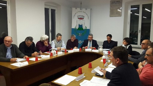 Sindaci, consiglieri e cittadini in difesa del Santa Corona, l'Unione Val Maremola approva la mozione: "Comune Pietra conferma la disponibilità alla ristrutturazione ospedale"