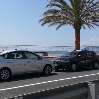 Pietra, anziano accusa un malore e muore in spiaggia Pietra, anziano accusa un malore e muore in spiaggia