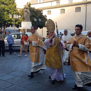 Albenga, una folla commossa per l'ultima messa del vescovo Mario Oliveri (FOTO e VIDEO)