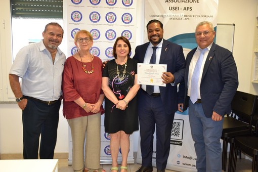 Il console dominicano in visita a Usei, la sede dell'associazione degli ecuadoriani a Savona e Vado Il console dominicano in visita a Usei, la sede dell'associazione degli ecuadoriani a Savona e Vado