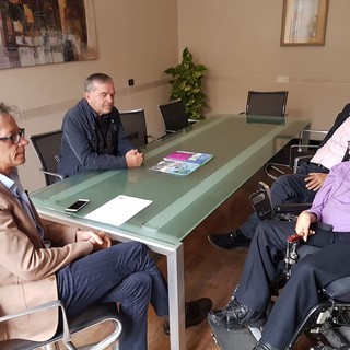 Albenga, il primo cittadino Tomatis incontra il Presidente Nazionale della UILDM