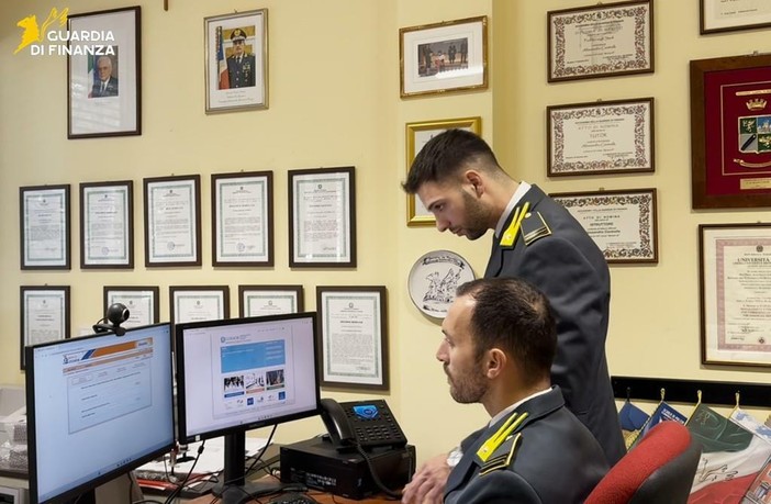 Cairo, sequestro della Finanza per prodotti per la cura della persona contenenti sostanze cancerogene Cairo, sequestro della Finanza per prodotti per la cura della persona contenenti sostanze cancerogene