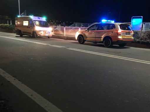 Albissola, si sente male mentre corre sulla passeggiata: uomo in codice rosso al San Paolo