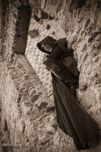 Finalborgo, a Castel Govone "L'uomo nell’ombra" interpretato e diretto da Andrea Walts