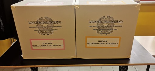 Elezioni 2022, si vota. Urne aperte fino alle 23. Ecco la guida completa per votare: attenzione a non farsi invalidare la scheda Elezioni 2022, si vota. Urne aperte fino alle 23. Ecco la guida completa per votare: attenzione a non farsi invalidare la scheda