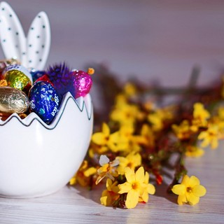 Le uova simbolo della Pasqua, la vera storia del dolce più amato dai bimbi