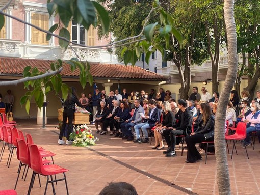 "Ciao Claudio": Albenga tributa l’ultimo commosso saluto a Recagno (FOTO)