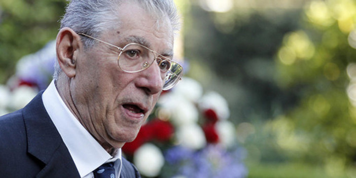 Elezioni, Bossi fuori: un colpo al cuore della Lega