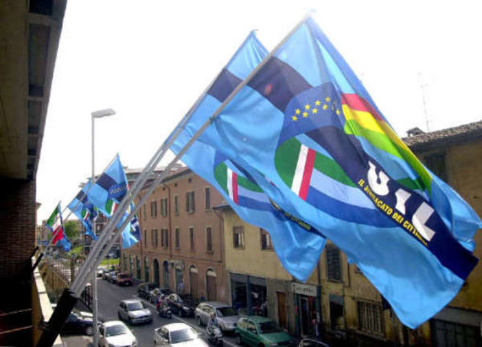 Savona, Feneal Uil Liguria inaugura la nuova sede con il segretario generale nazionale Vito Panzarella Savona, Feneal Uil Liguria inaugura la nuova sede con il segretario generale nazionale Vito Panzarella