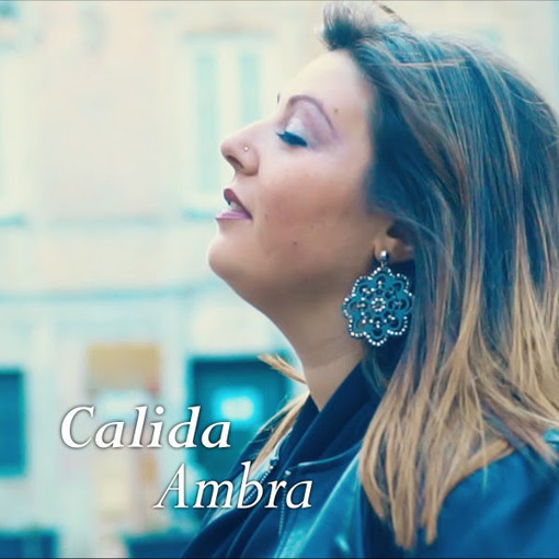 La cantante di Tovo San Giacomo Calida lancia il suo nuovo singolo "Ambra" La cantante di Tovo San Giacomo Calida lancia il suo nuovo singolo "Ambra"