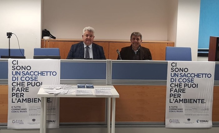 Al via la campagna di sensibilizzazione "Un sacchetto di cose da fare per l'ambiente" Al via la campagna di sensibilizzazione "Un sacchetto di cose da fare per l'ambiente"