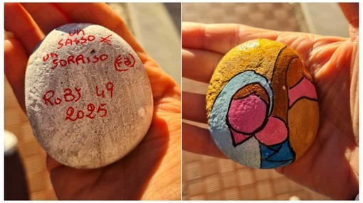 “Un sasso per un sorriso”: sempre di più a  Savona i ritrovamenti delle pietre colorate con messaggi di gentilezza