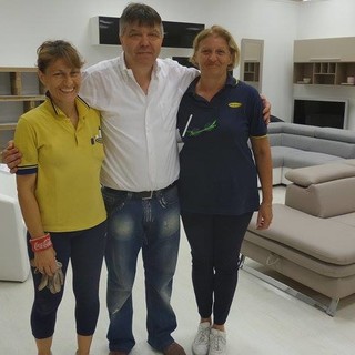 Villanova d'Albenga: notte gialla per il rilancio di Mercatone Uno