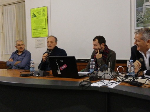Mister Renzo Ulivieri parla da Finale di razzismo dentro e fuori dagli stadi: "Il problema sono la violenza e la non conoscenza della storia" Mister Renzo Ulivieri parla da Finale di razzismo dentro e fuori dagli stadi: "Il problema sono la violenza e la non conoscenza della storia"