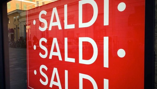 Posticipato al 29 gennaio l'inizio dei saldi invernali ed esteso il divieto di promozioni ai 60 giorni precedenti Posticipato al 29 gennaio l'inizio dei saldi invernali ed esteso il divieto di promozioni ai 60 giorni precedenti