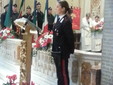 Una carabiniera in servizio alla stazione di Vado canta l'Ave Maria di Schubert;