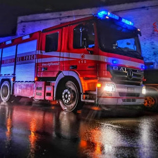 Incendio sul balcone nella Valle di Vado: intervento dei vigili del fuoco Incendio sul balcone nella Valle di Vado: intervento dei vigili del fuoco