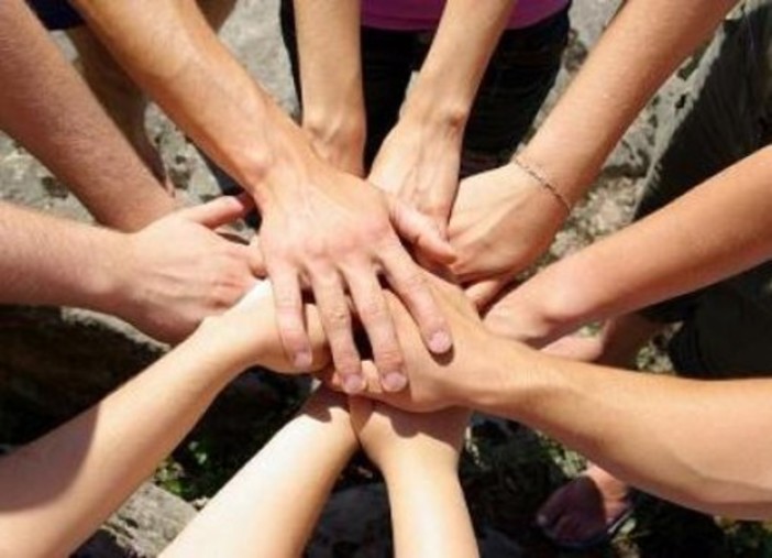 "Aggiungi un posto a tavola": a Loano torna l'evento solidale a favore della cittadina di Visso "Aggiungi un posto a tavola": a Loano torna l'evento solidale a favore della cittadina di Visso