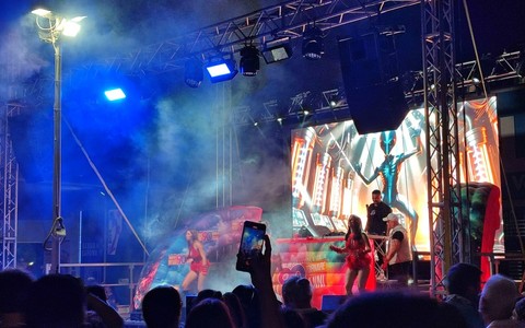 Albenga fa un tuffo indietro di trent'anni a suono di musica: a Ferragosto c'è lo show "Voglio tornare negli Anni '90"