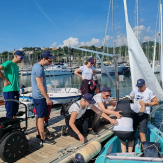 Varazze, la riabilitazione prende il largo: medici e fisioterapisti dell'Unità Spinale in mare con la vela paralimpica Varazze, la riabilitazione prende il largo: medici e fisioterapisti dell'Unità Spinale in mare con la vela paralimpica