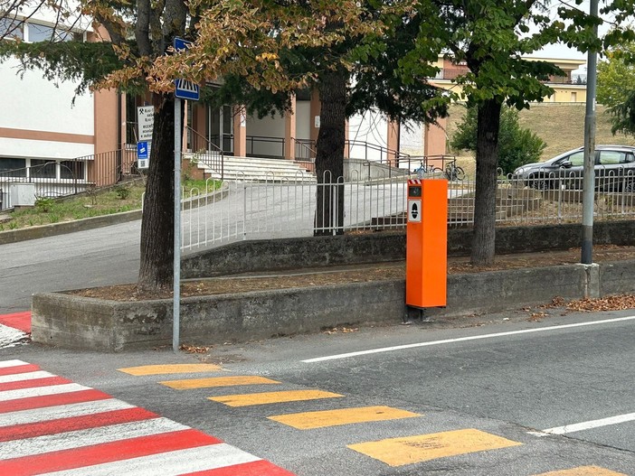 Carcare: posizionato velobox in via del Collegio, limite 30 km/h. Mirri: "Cosi tuteliamo le scuole e gli impianti sportivi" Carcare: posizionato velobox in via del Collegio, limite 30 km/h. Mirri: "Cosi tuteliamo le scuole e gli impianti sportivi"