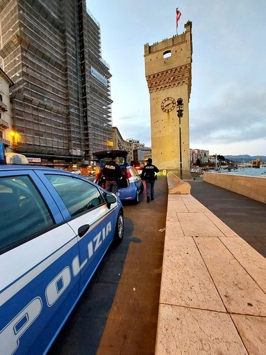 Savona, lite tra due donne, una le tira l'alcol in faccia: denunciata una 62enne