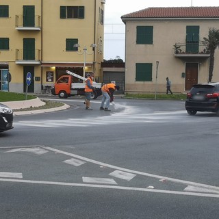 Pietra, veicolo perde gasolio: disagi al traffico lungo la via Aurelia (FOTO)