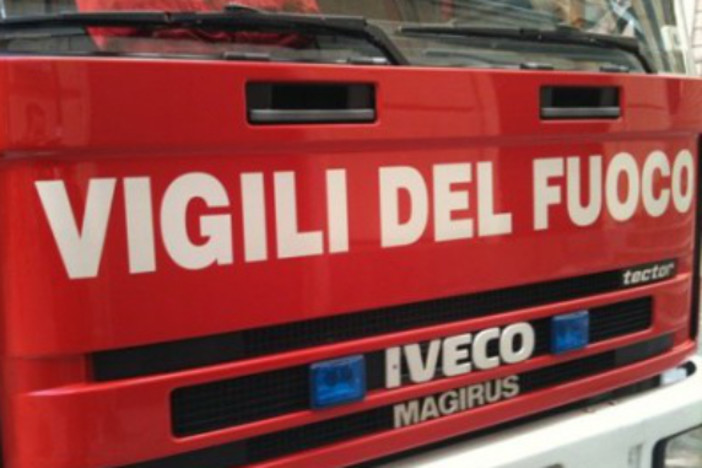 Savona, principio di incendio su un bus: intervento dei vigili del fuoco