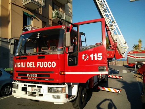 In fiamme una canna fumaria a Vendone: intervento dei vigili del fuoco