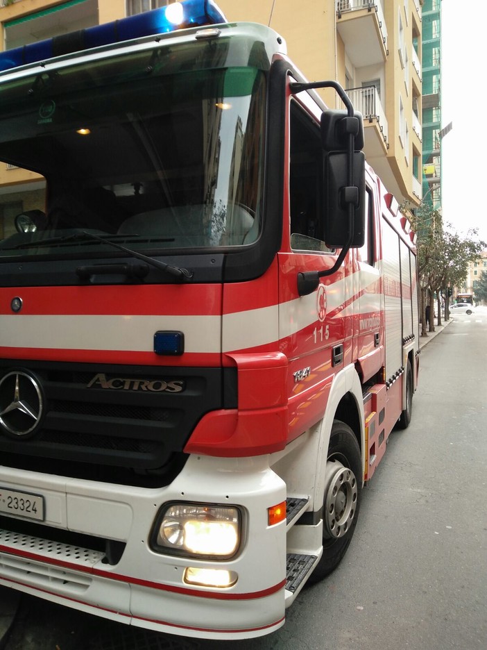 Savona, anziana cade in casa: intervento dei vigili del fuoco