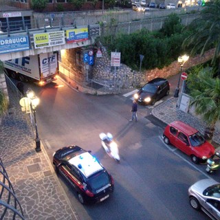 Alassio: tir scontra un'auto in via Diaz, traffico in tilt